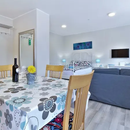 Center Blue Dream アパート *